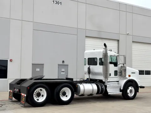 More photos of 2013 KENWORTH T800 at Forge Truck Centers - Texas, TX