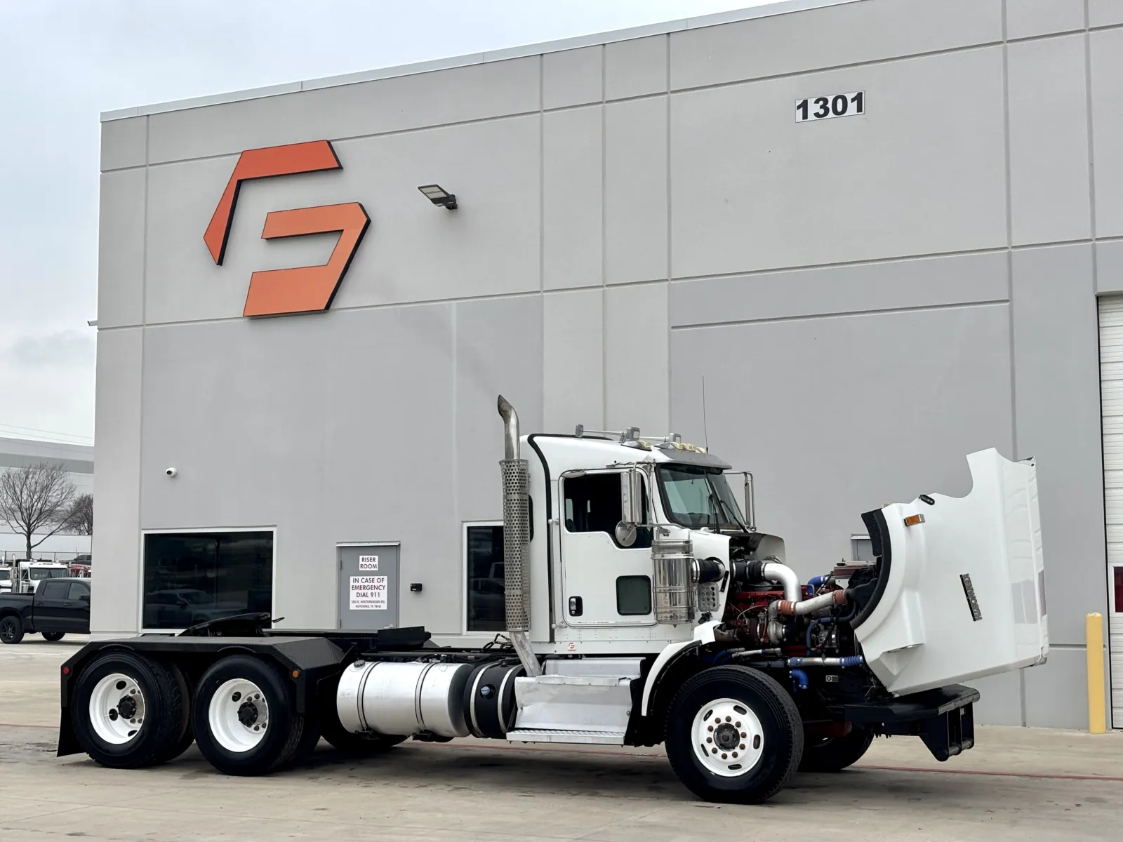 2013 Kenworth T800 - image 9