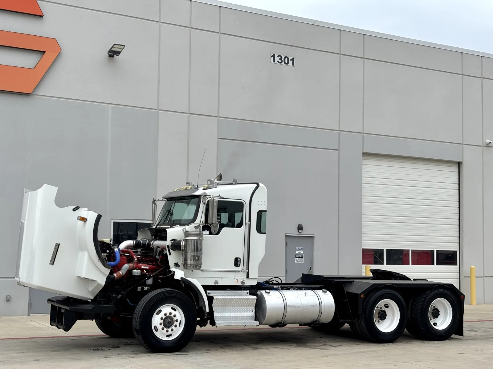 2013 Kenworth T800 - image 10