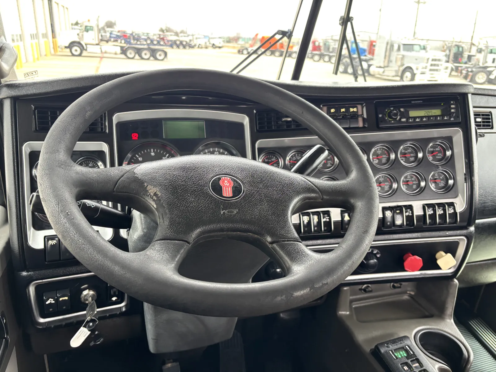 2013 Kenworth T800 - image 16