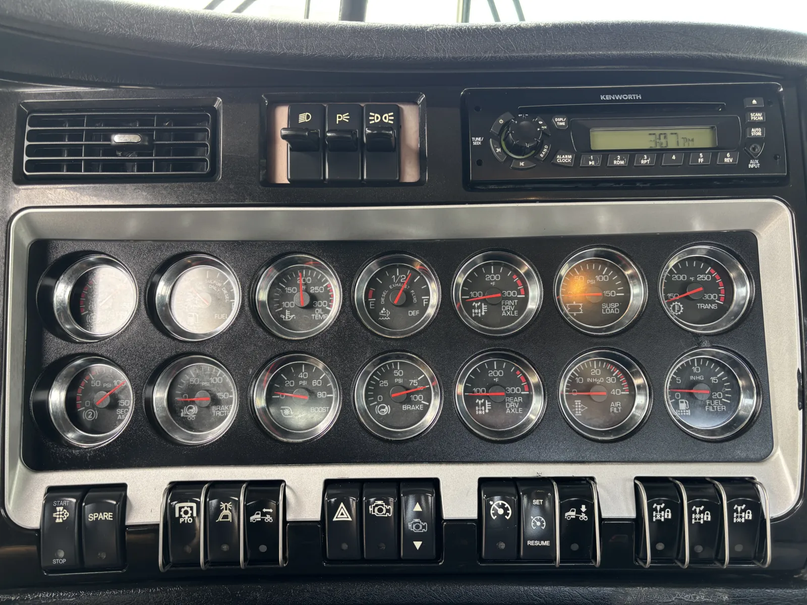 2013 Kenworth T800 - image 18