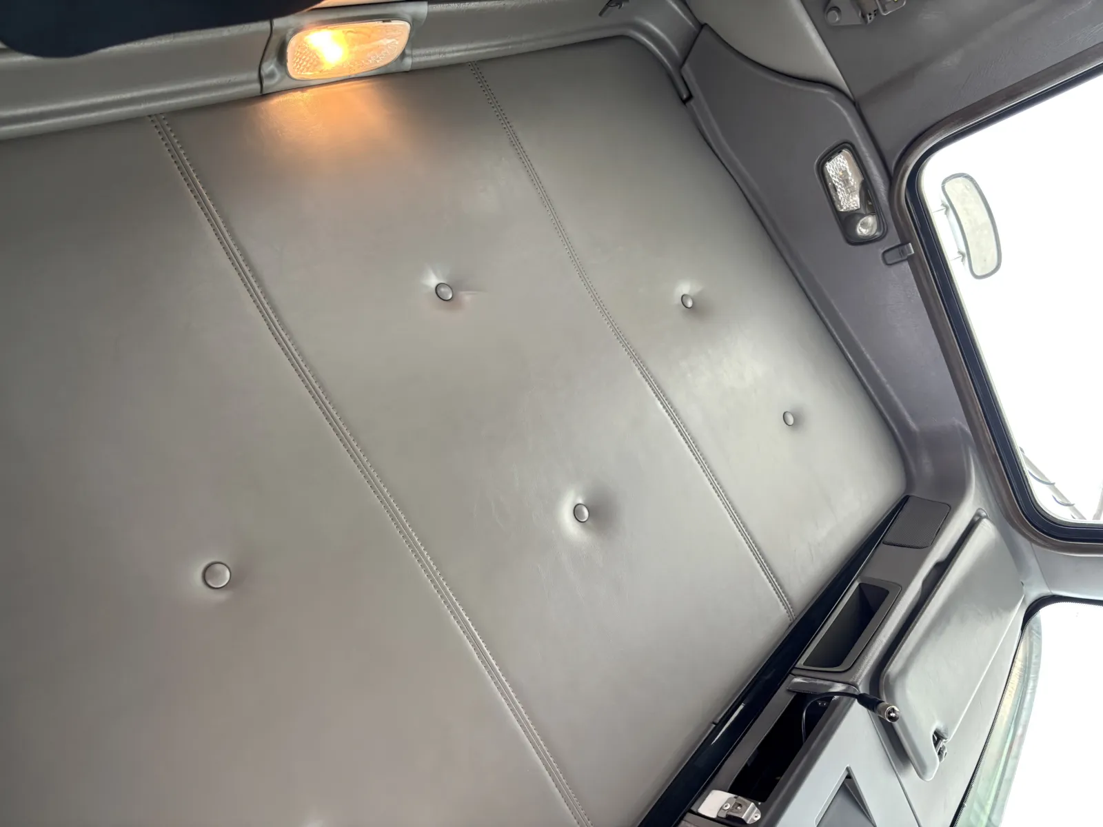 2013 Kenworth T800 - image 21