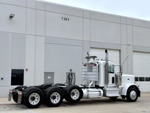 More photos of 2023 PETERBILT 389 at Forge Truck Centers - Texas, TX