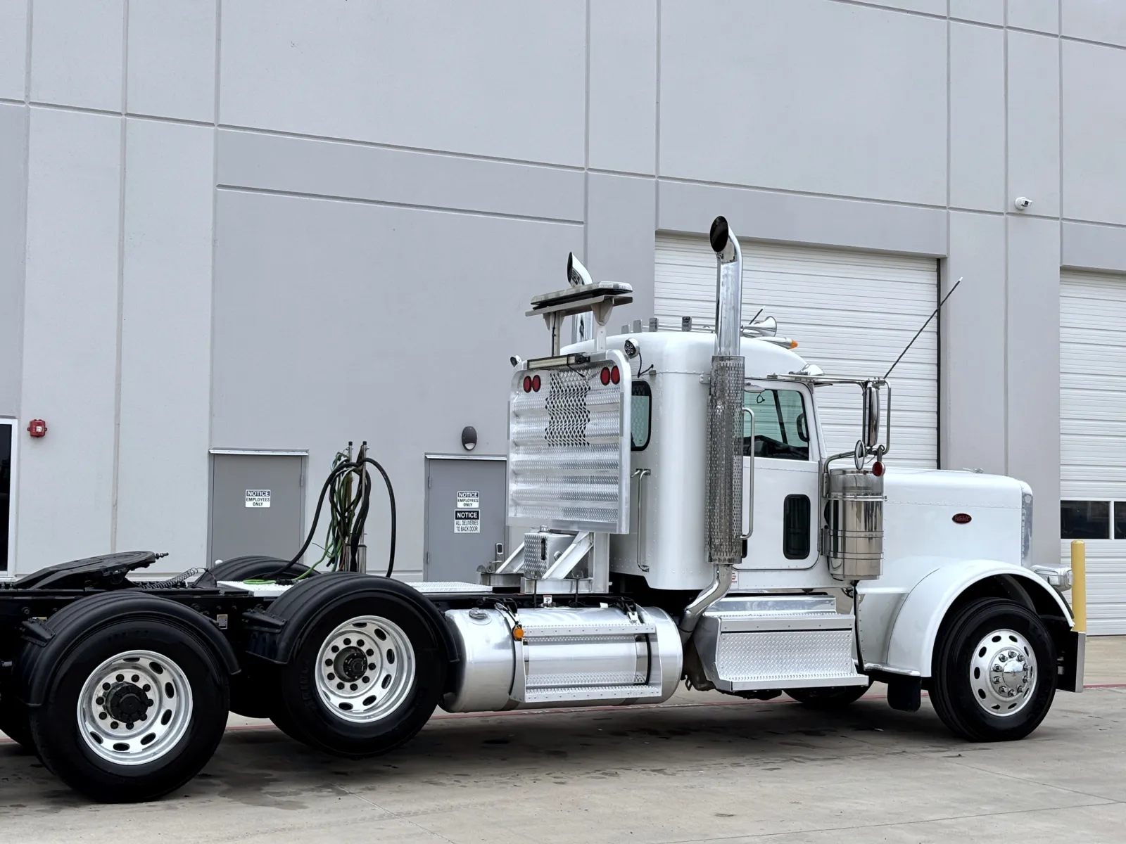 2023 Peterbilt 389 - image 7
