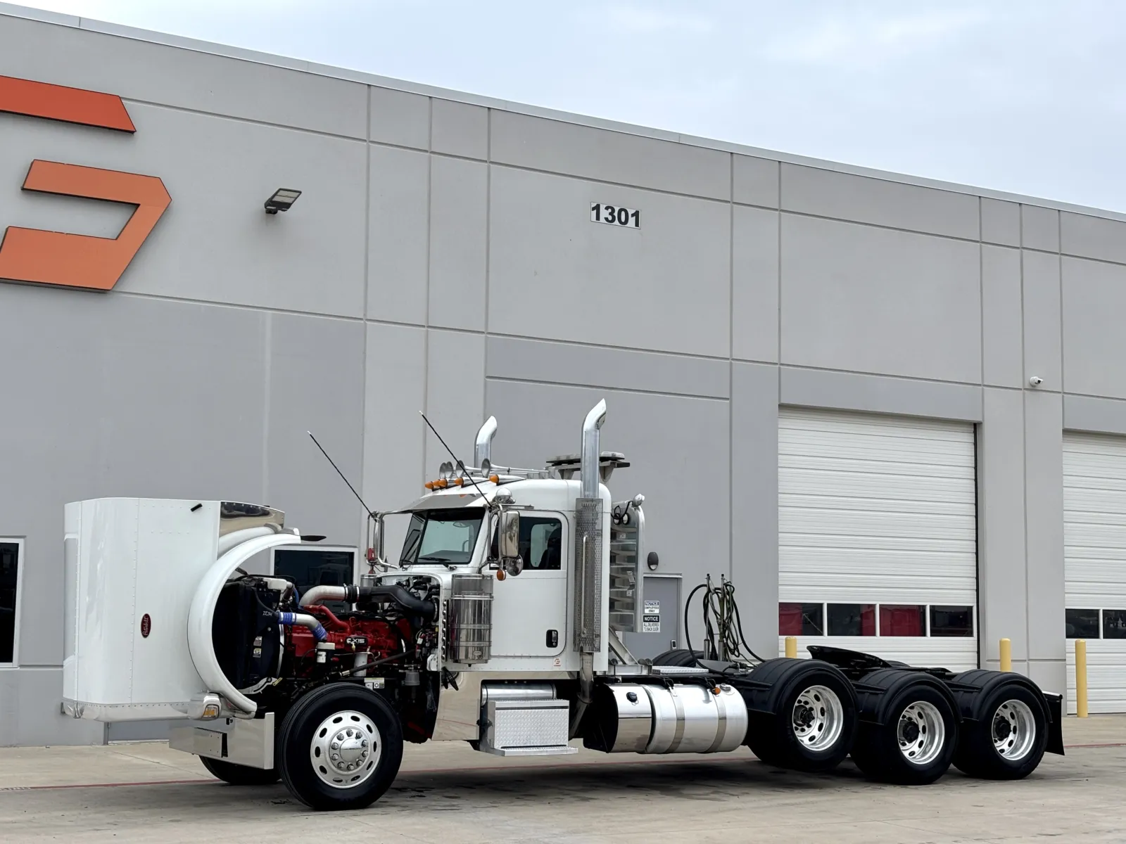 2023 Peterbilt 389 - image 10