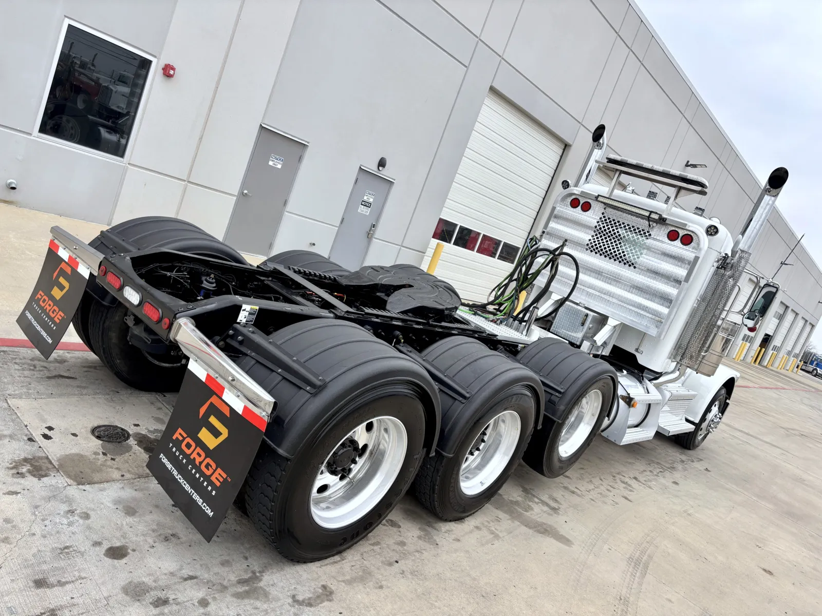 2023 Peterbilt 389 - image 11