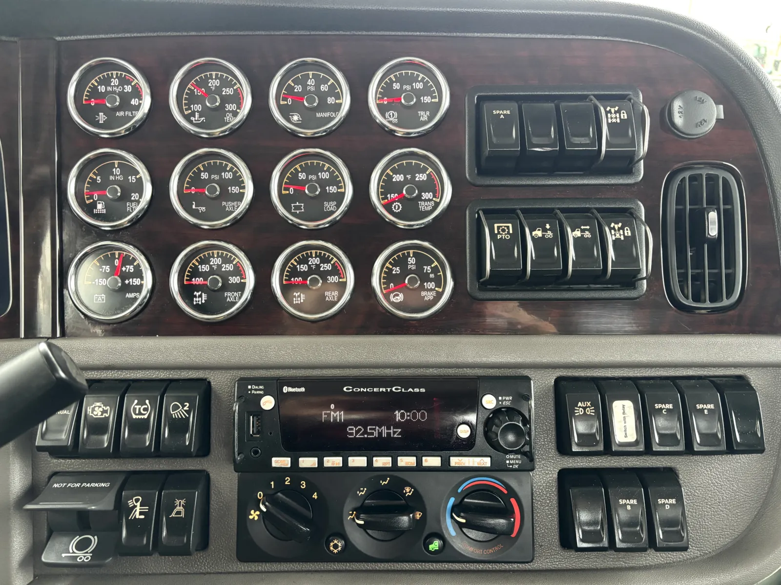 2023 Peterbilt 389 - image 18