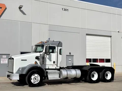 Photos of 2013 KENWORTH T800 for sale in Hutchins, TX at Forge Truck Centers - Texas