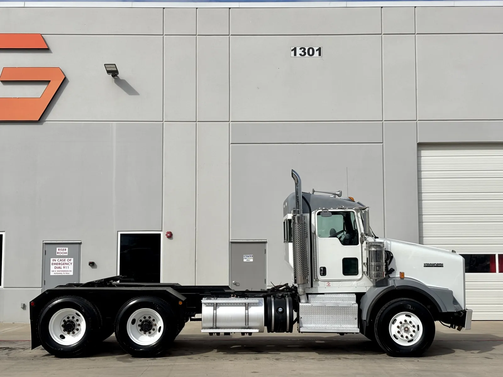 2013 Kenworth T800 - image 3