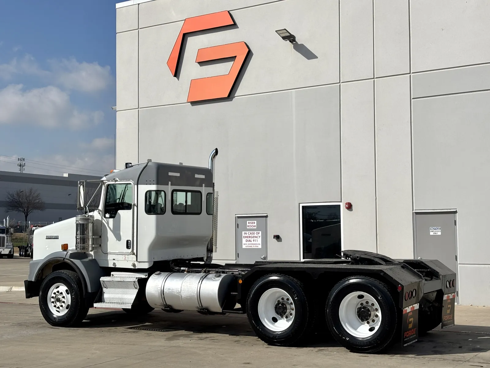 2013 Kenworth T800 - image 6