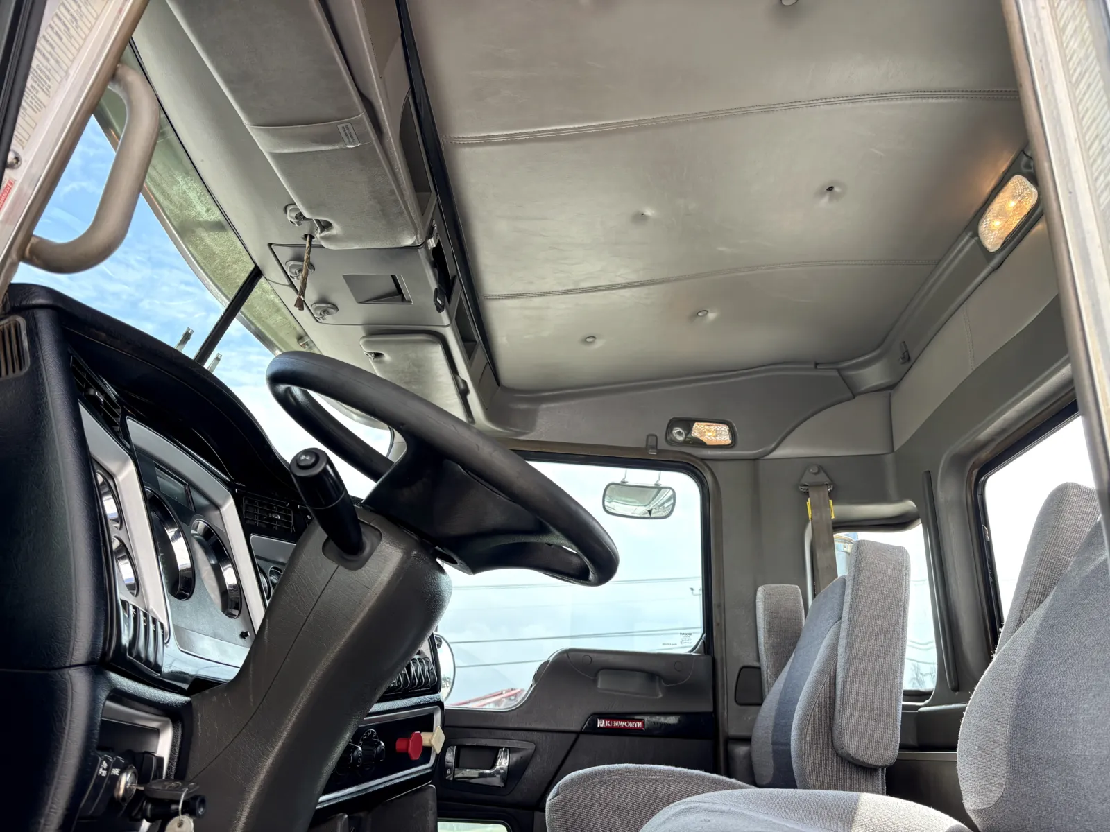 2013 Kenworth T800 - image 13