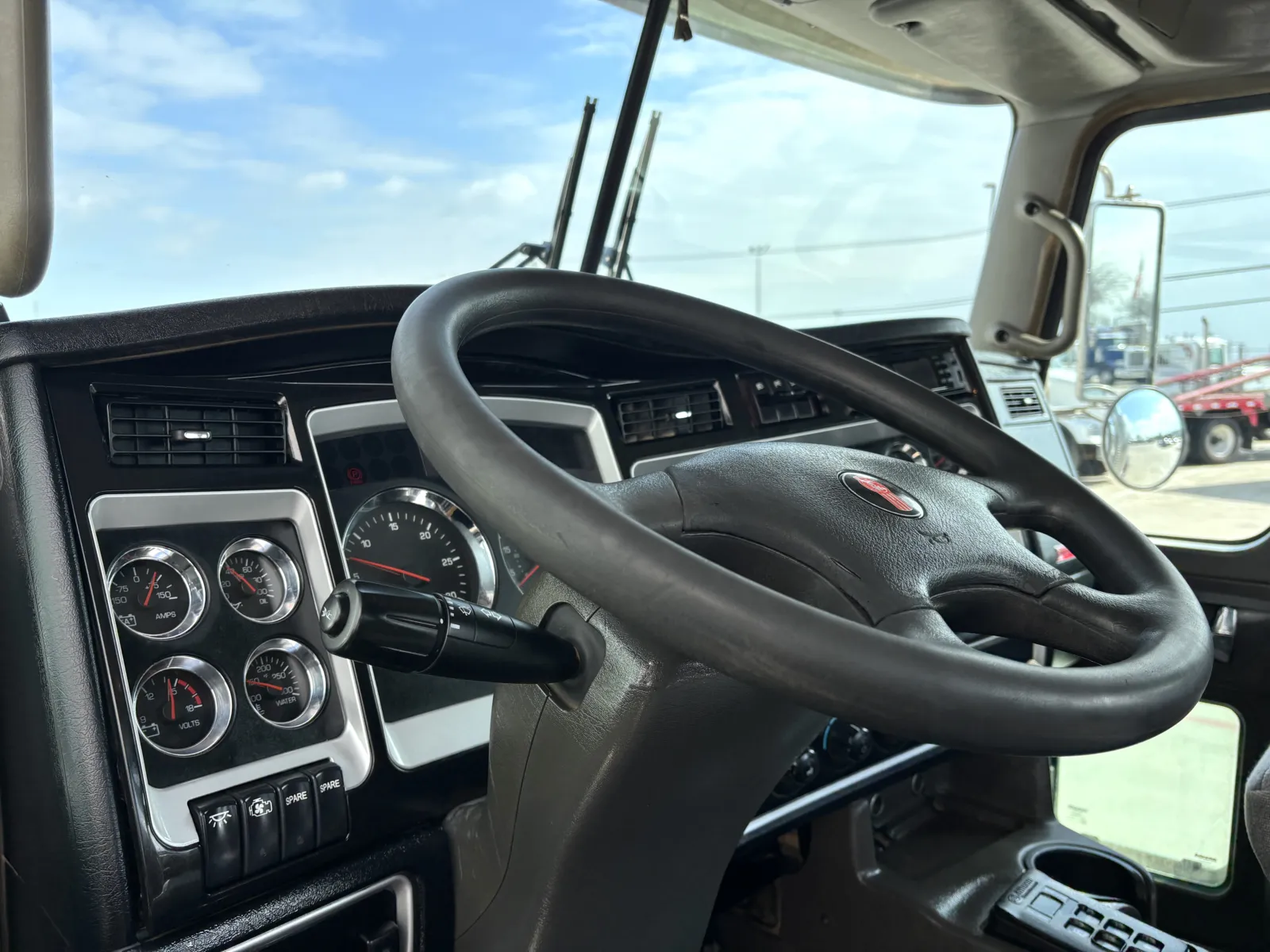 2013 Kenworth T800 - image 14