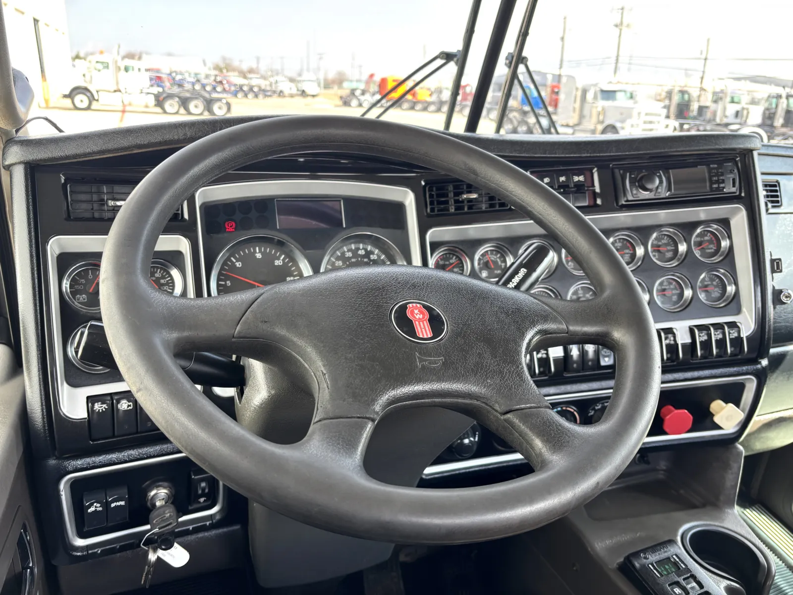 2013 Kenworth T800 - image 15