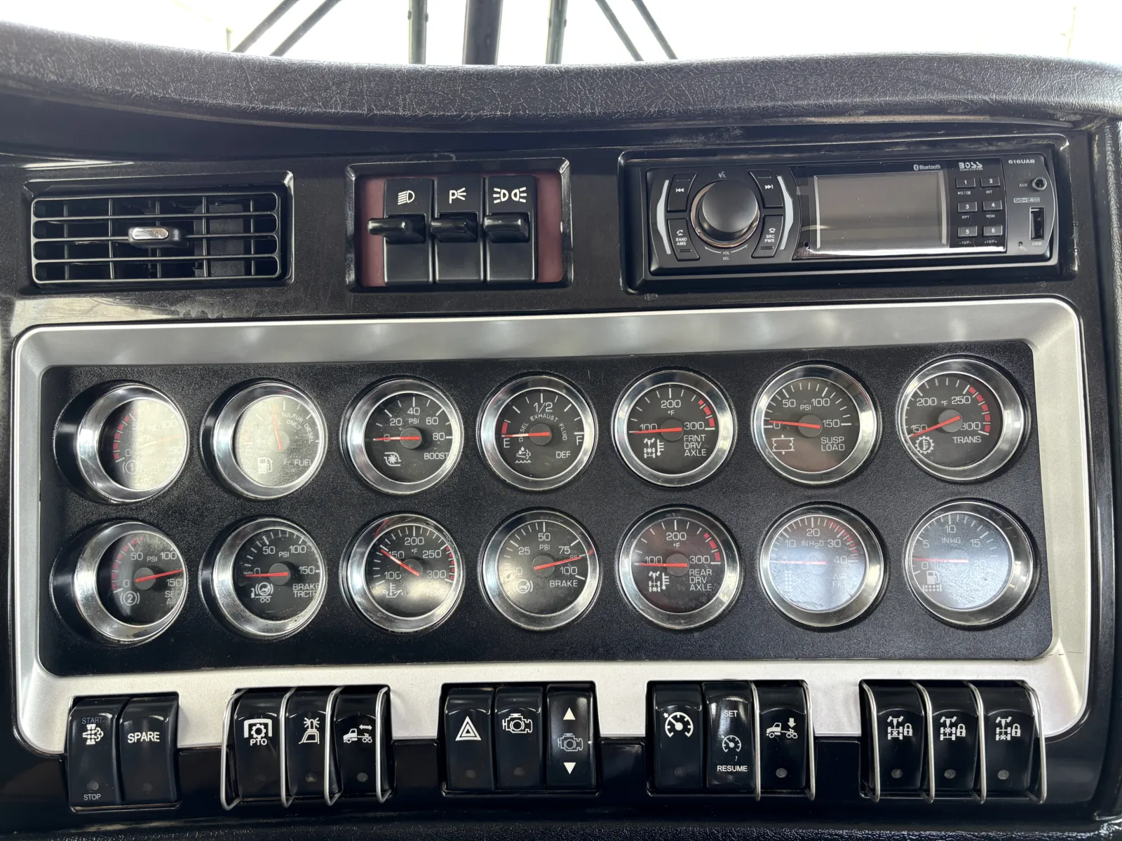 2013 Kenworth T800 - image 17