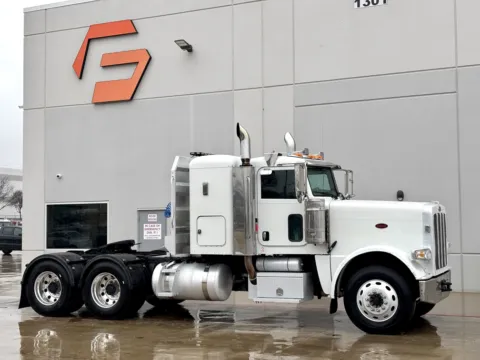 2009 PETERBILT 388 for sale in Hutchins, TX