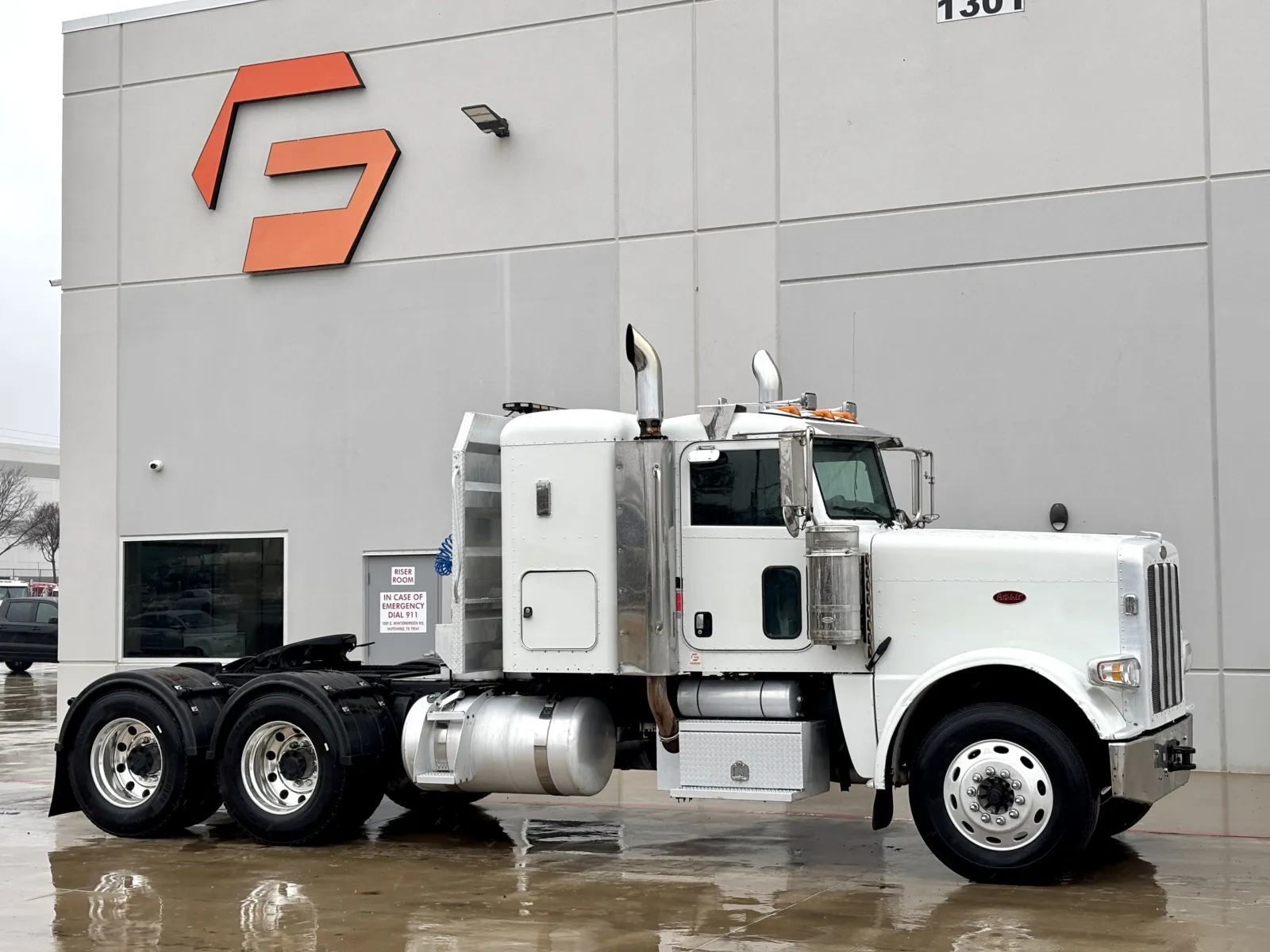 2009 Peterbilt - image 1