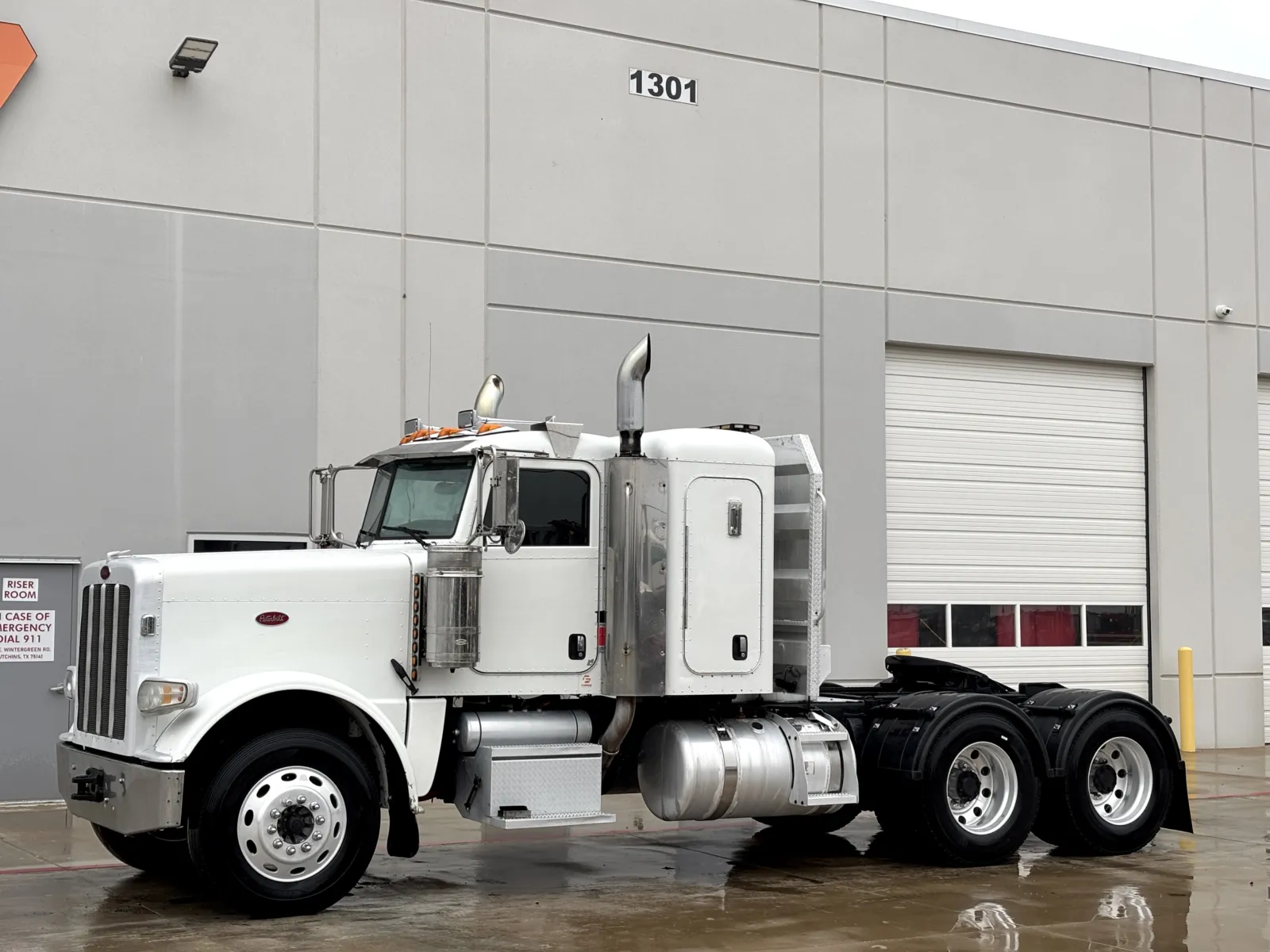 2009 Peterbilt - image 2