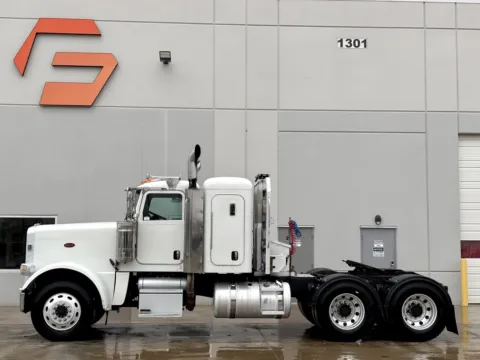 More photos of 2009 PETERBILT 388 at Forge Truck Centers - Texas, TX