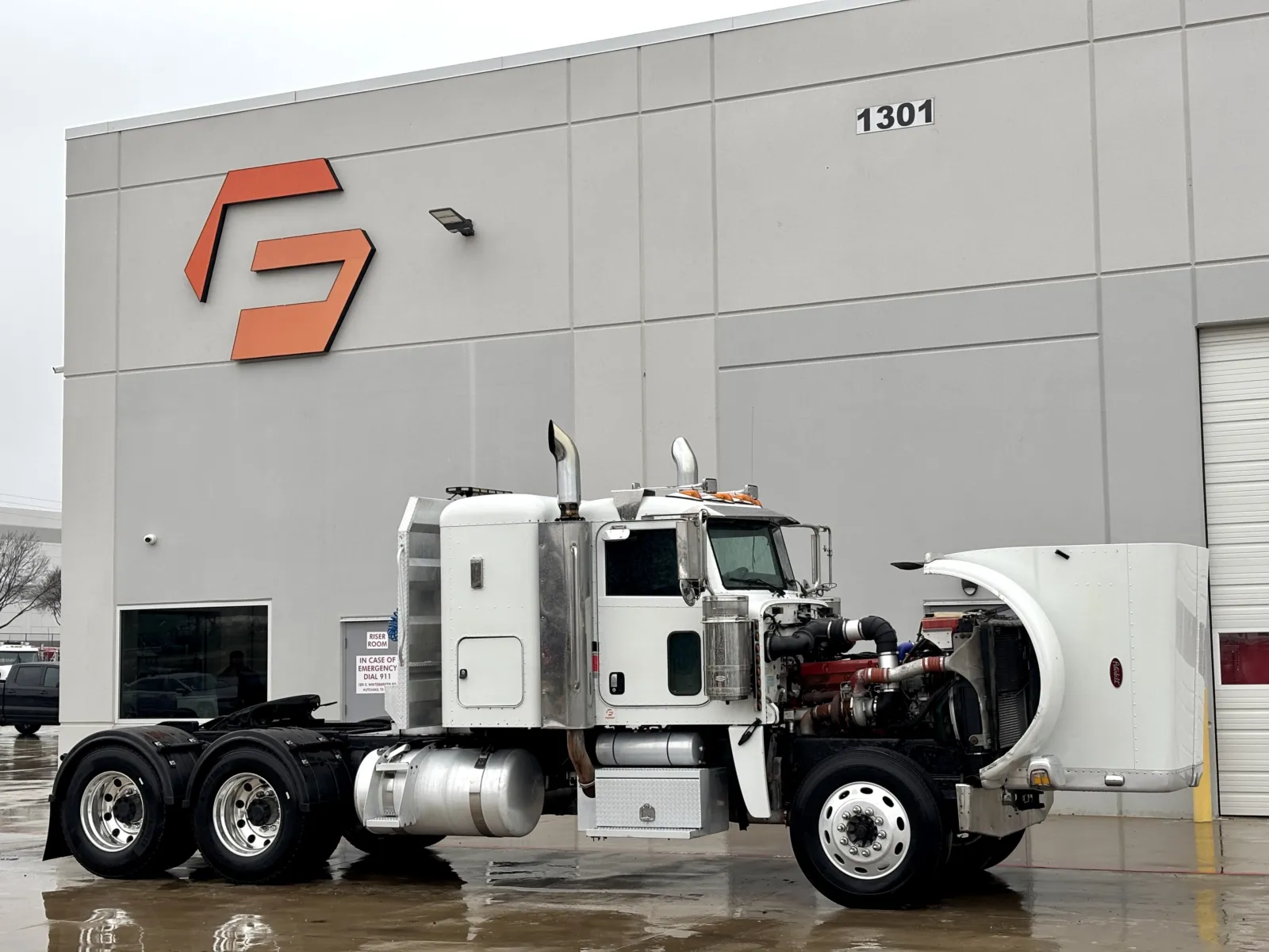 2009 Peterbilt - image 9