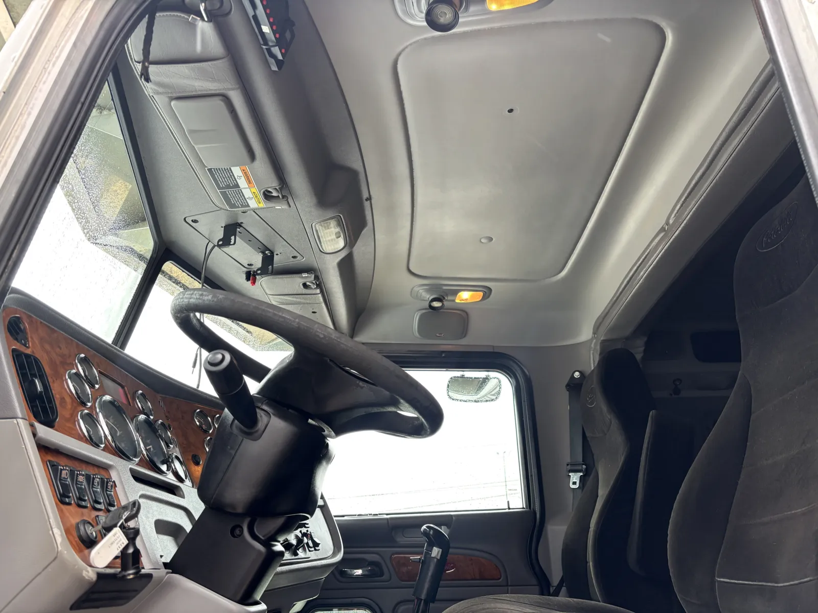 2009 Peterbilt - image 14