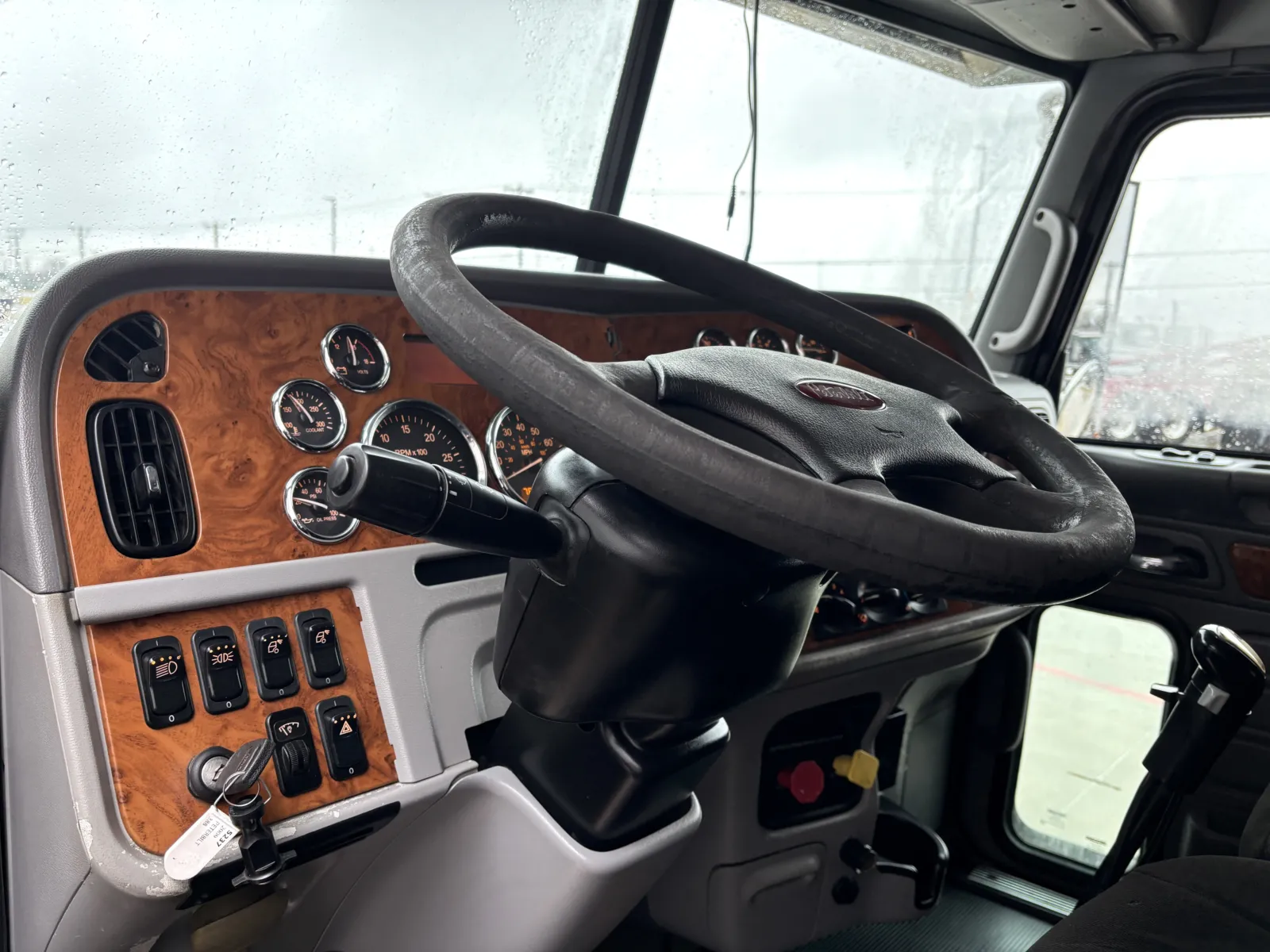 2009 Peterbilt - image 15