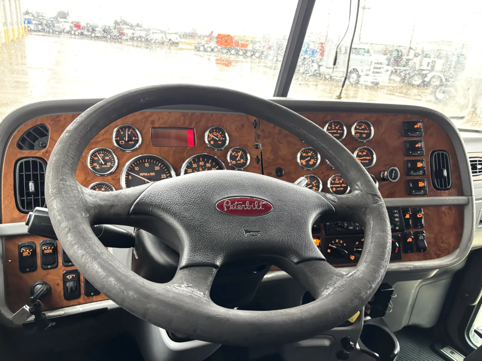 2009 Peterbilt - image 16
