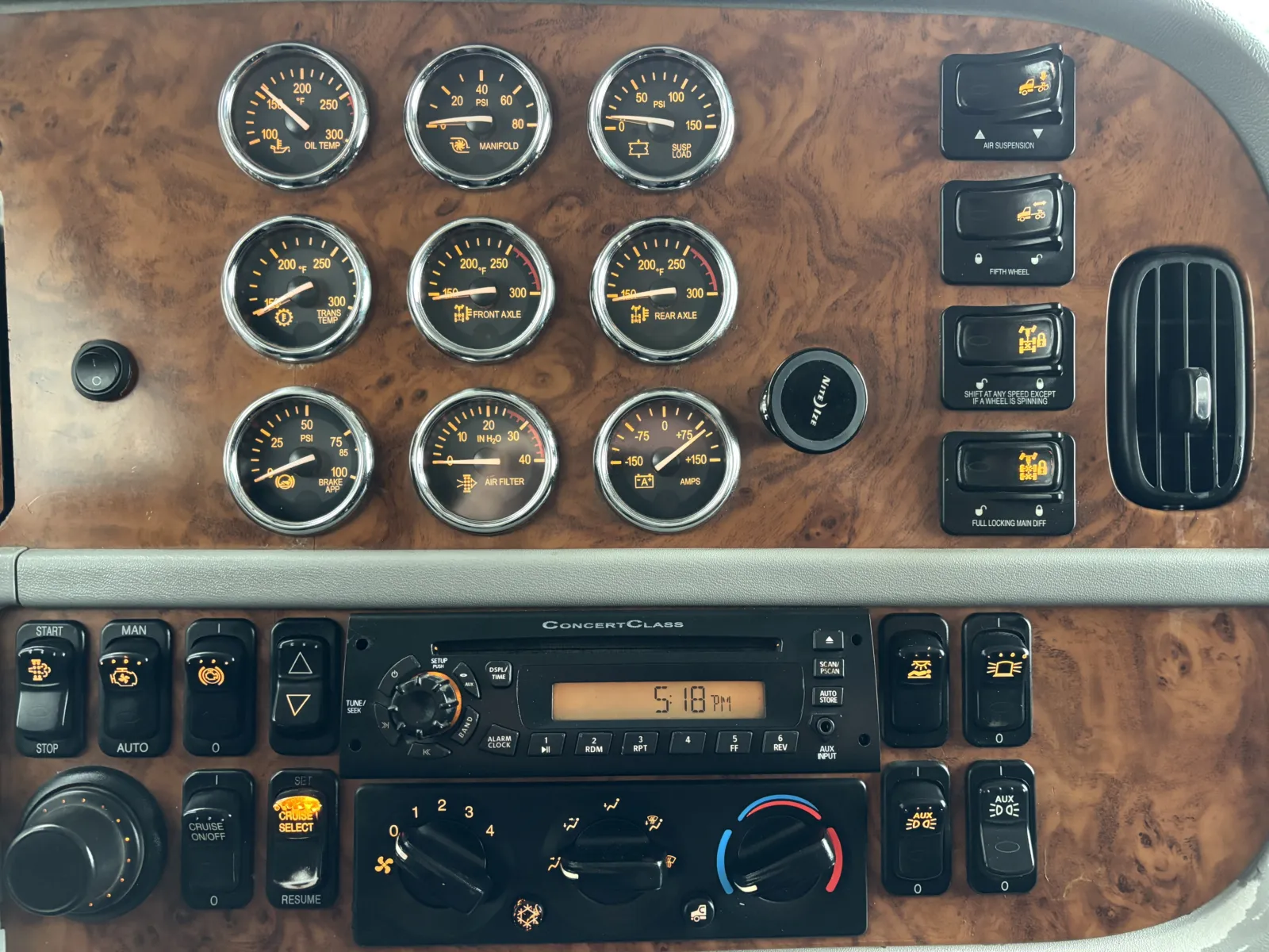 2009 Peterbilt - image 18