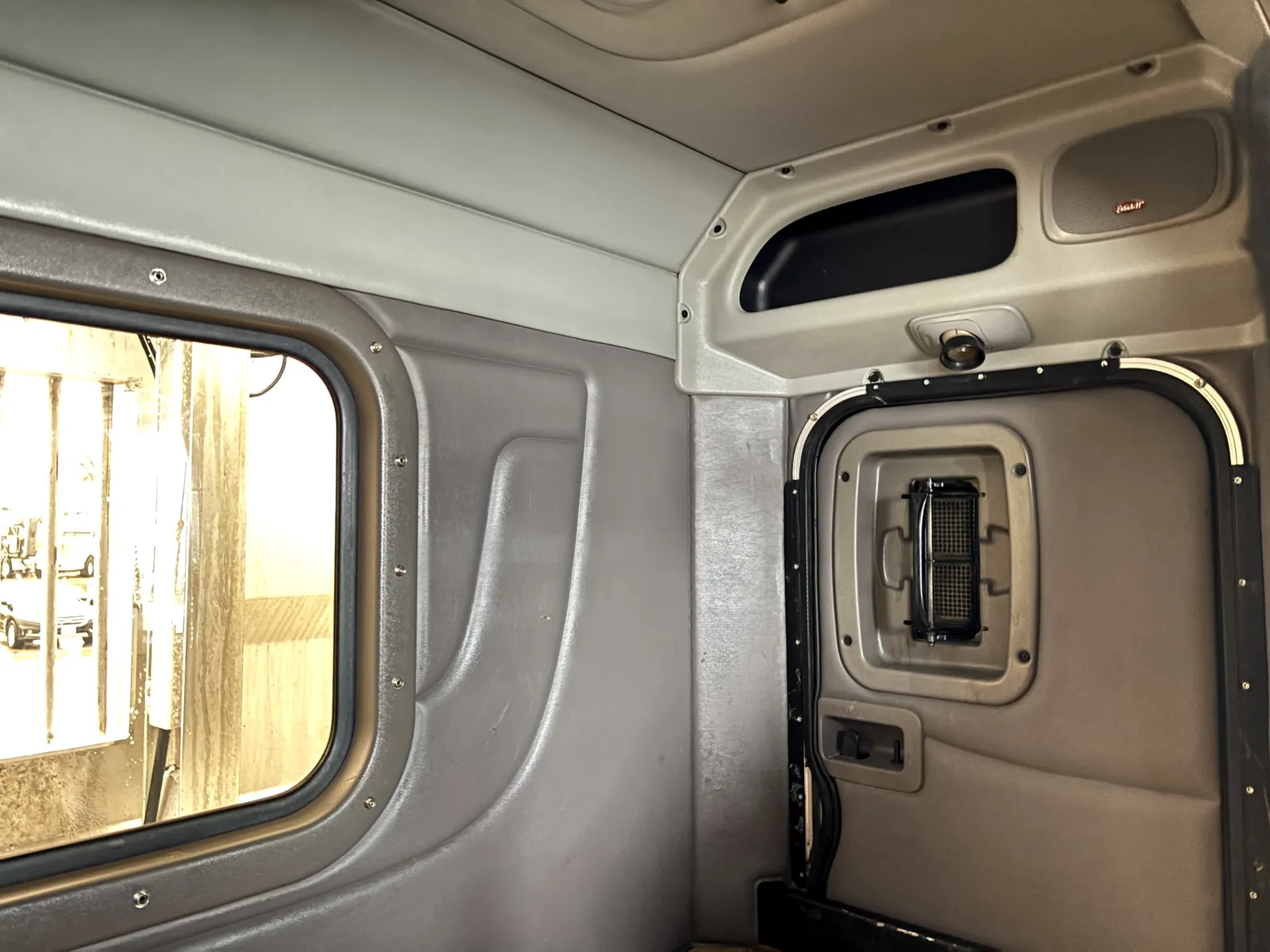 2009 Peterbilt - image 24