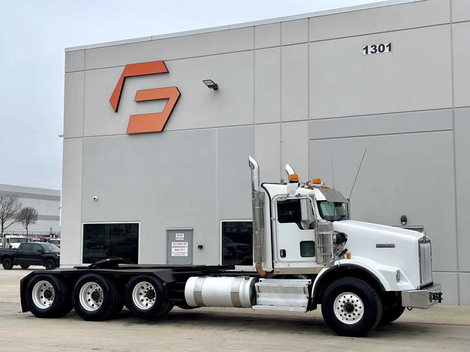 2009 KENWORTH T800 for sale in Hutchins, TX