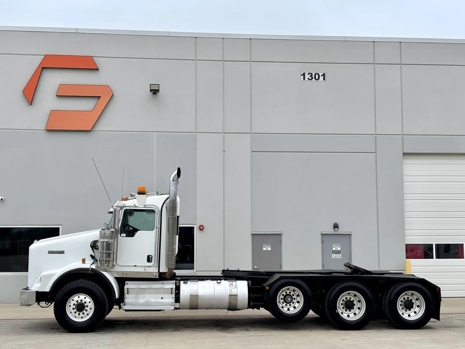 2009 Kenworth T800 - image 4