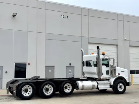 More photos of 2009 KENWORTH T800 at Forge Truck Centers - Texas, TX