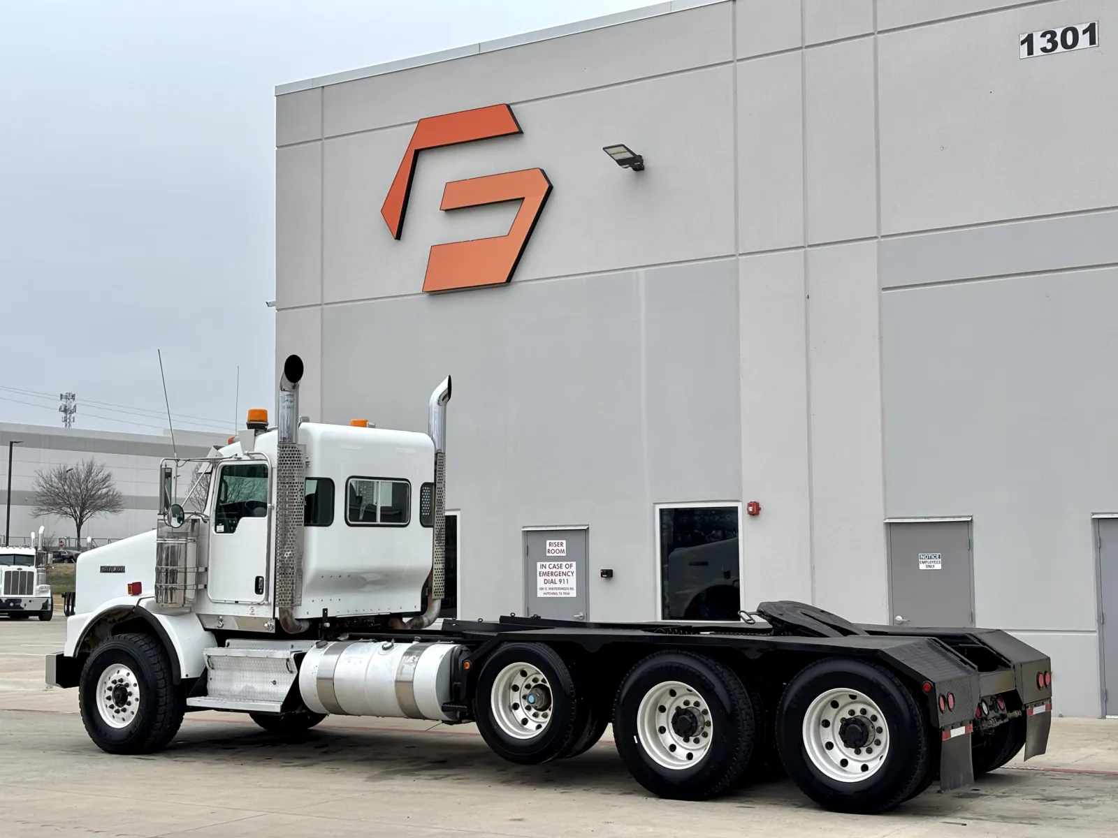 2009 Kenworth T800 - image 6