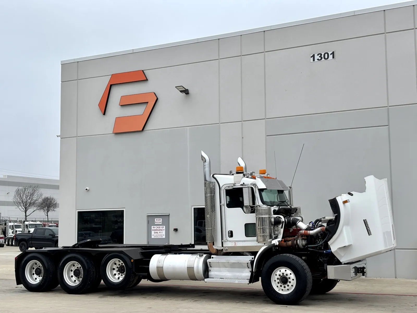 2009 Kenworth T800 - image 9