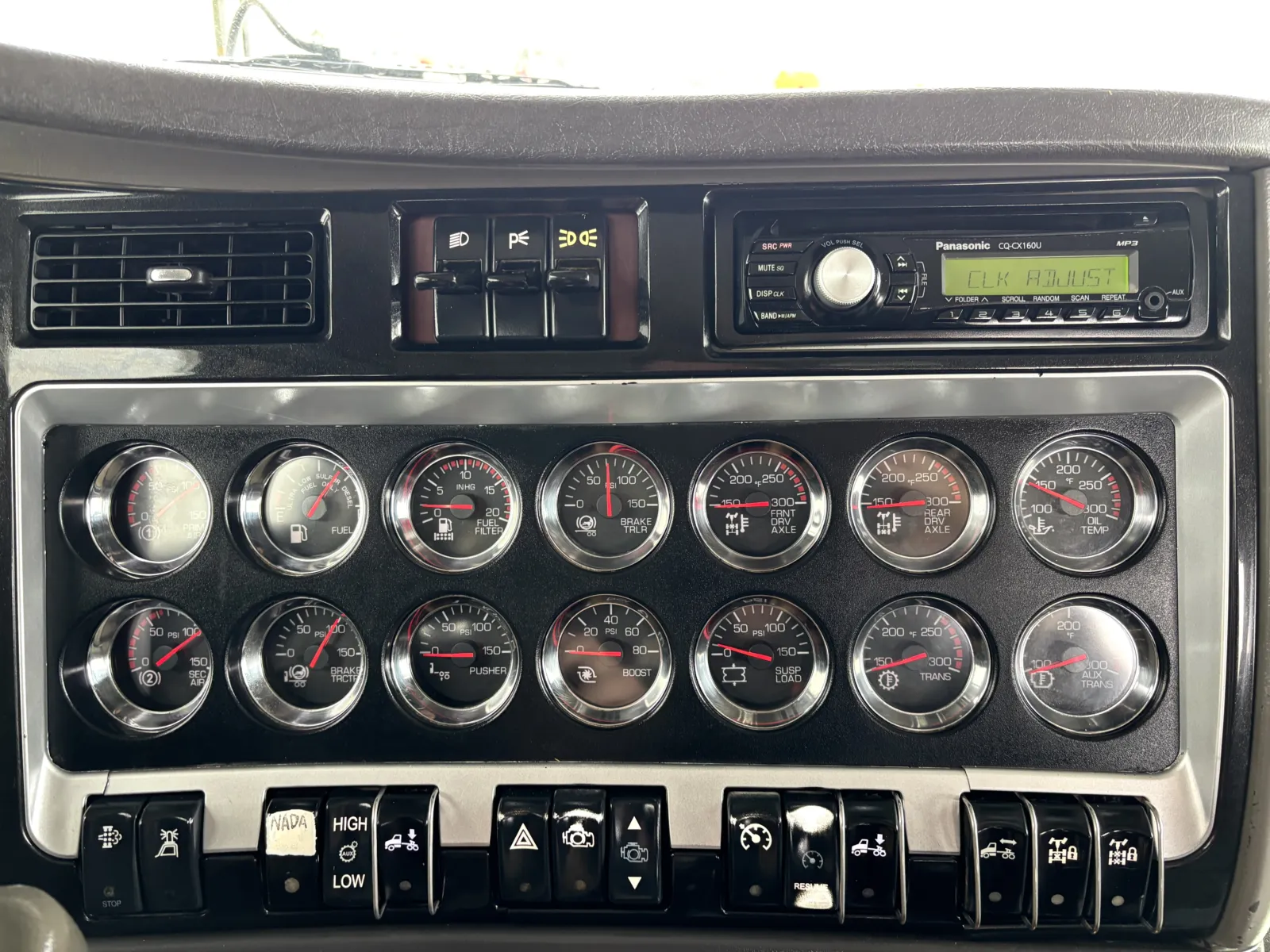 2009 Kenworth T800 - image 18