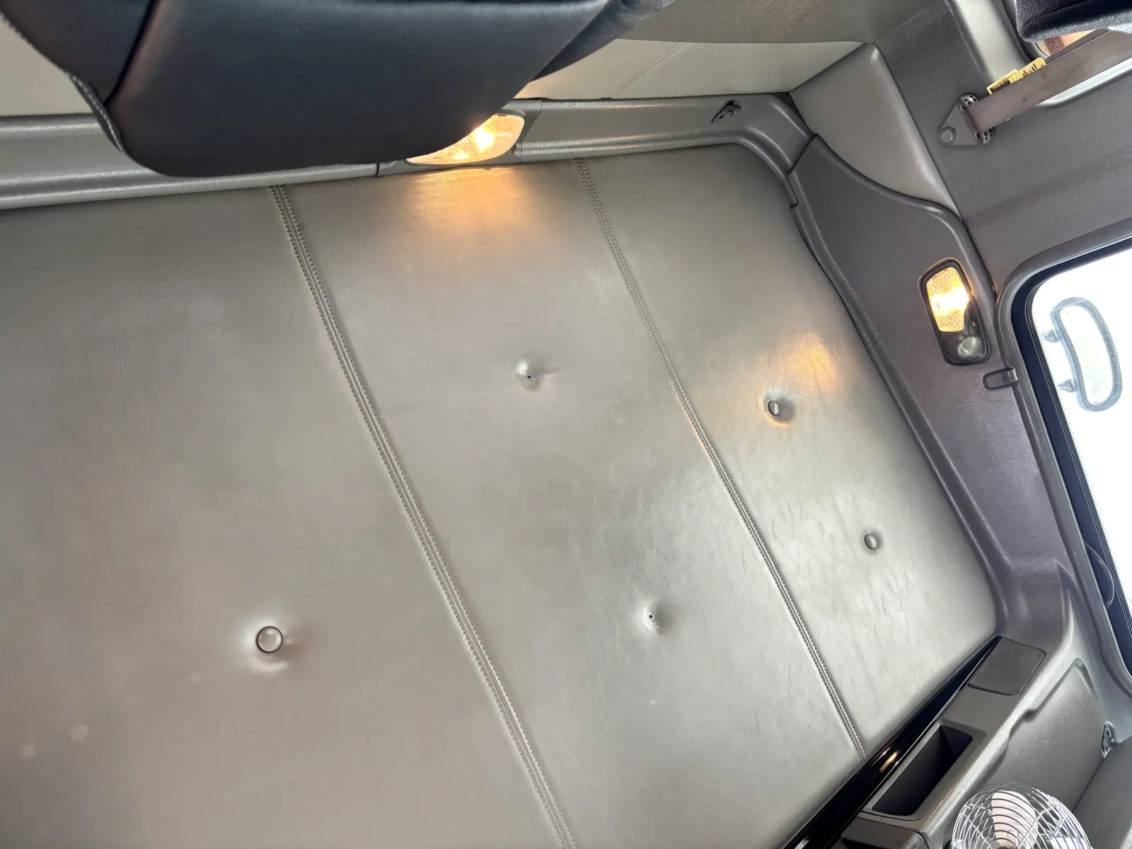 2009 Kenworth T800 - image 21