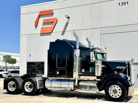 2000 KENWORTH W900 for sale in Hutchins, TX