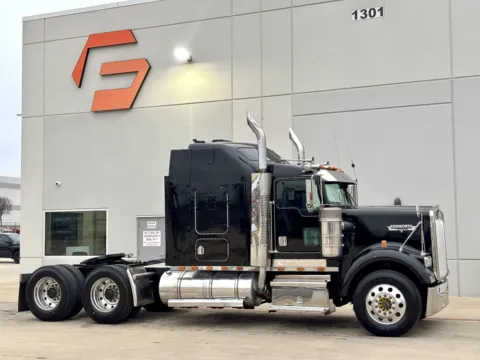 2000 KENWORTH W900 for sale in Hutchins, TX