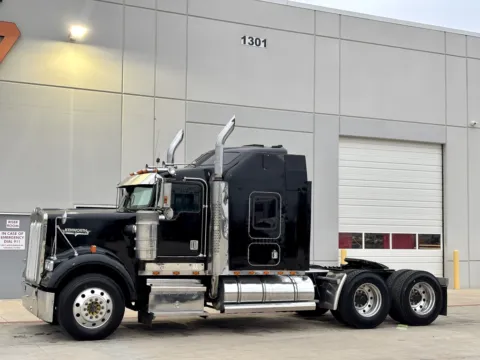 Photos of 2000 KENWORTH W900 for sale in Hutchins, TX at Forge Truck Centers - Texas