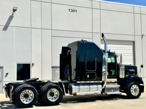More photos of 2000 KENWORTH W900 at Forge Truck Centers - Texas, TX