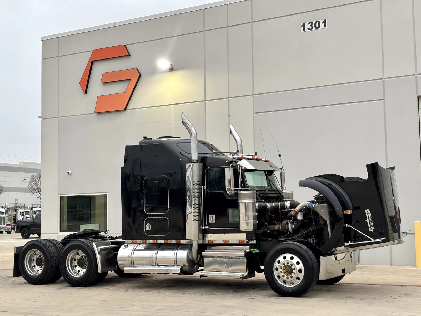 2000 Kenworth W900 - image 9