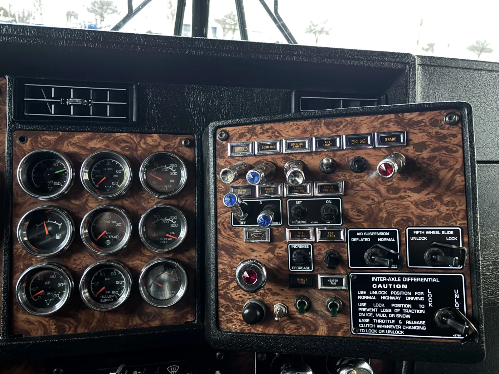 2000 Kenworth W900 - image 16