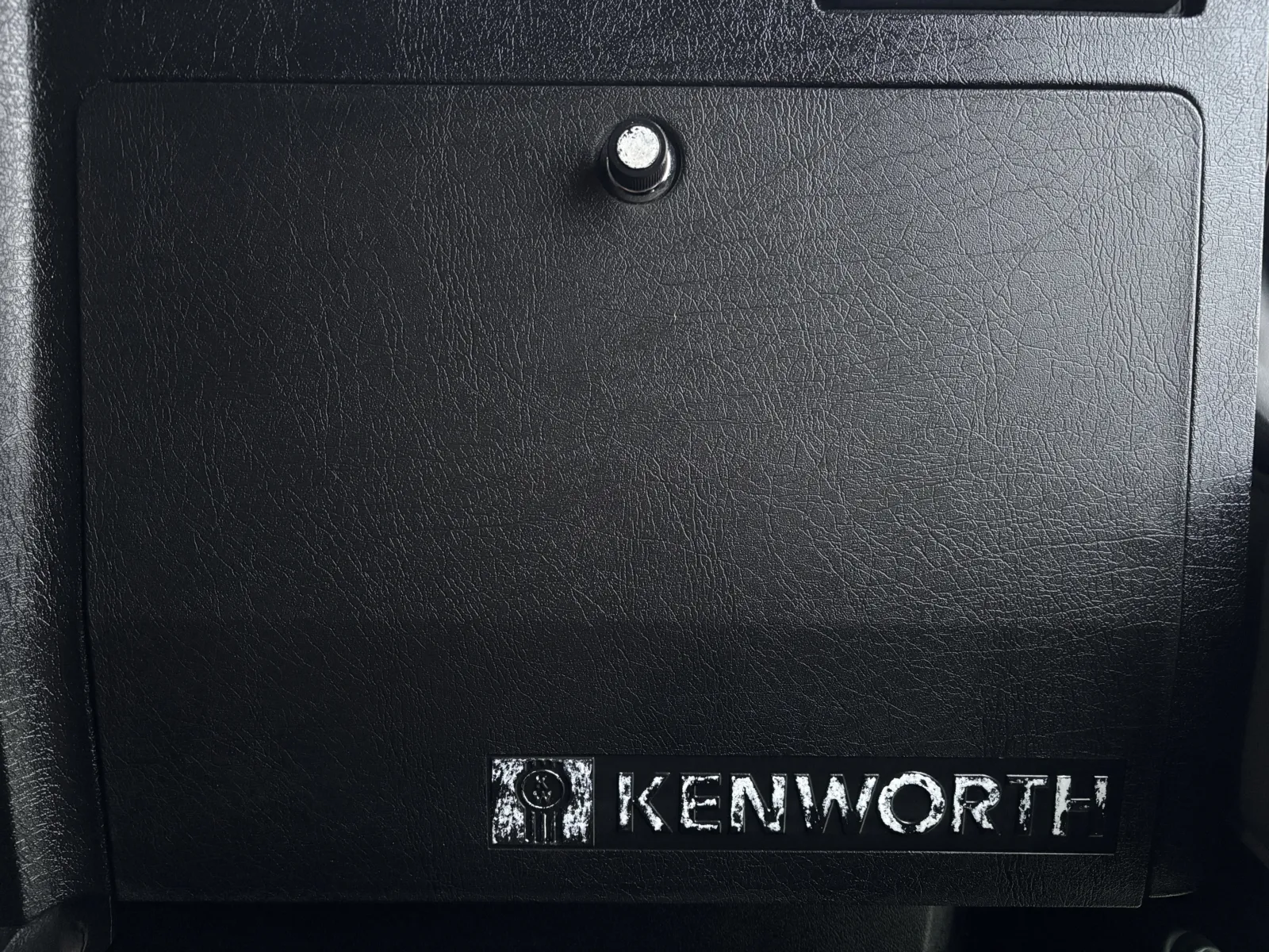 2000 Kenworth W900 - image 17