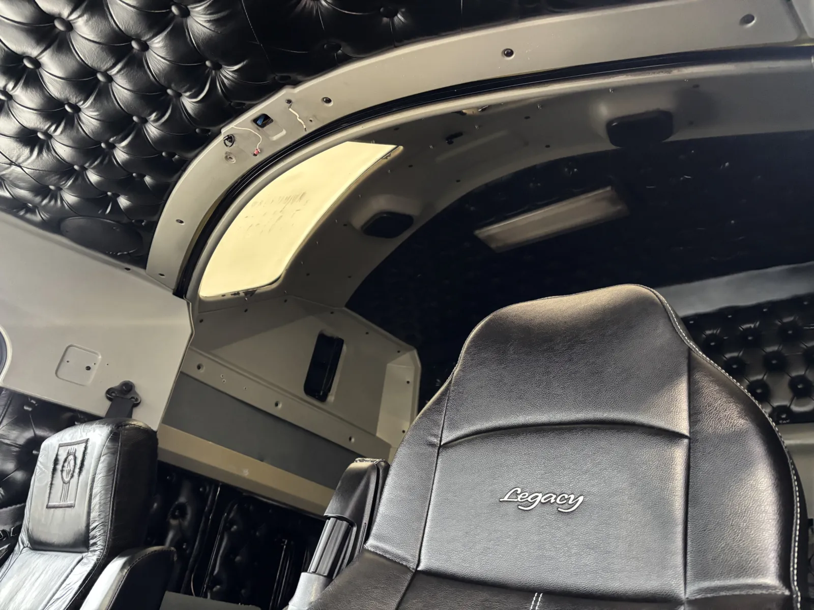 2000 Kenworth W900 - image 18