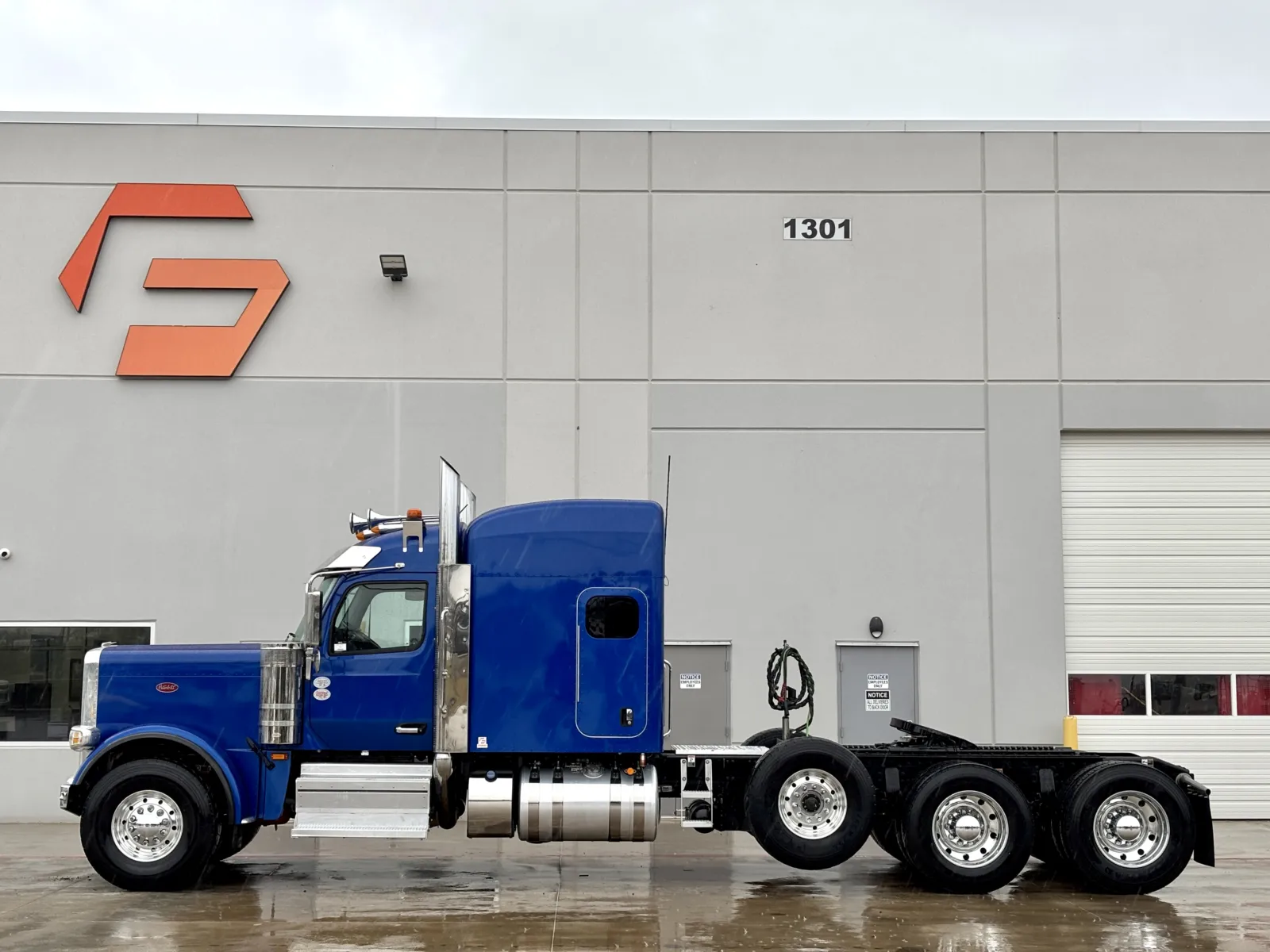 2025 Peterbilt - image 4