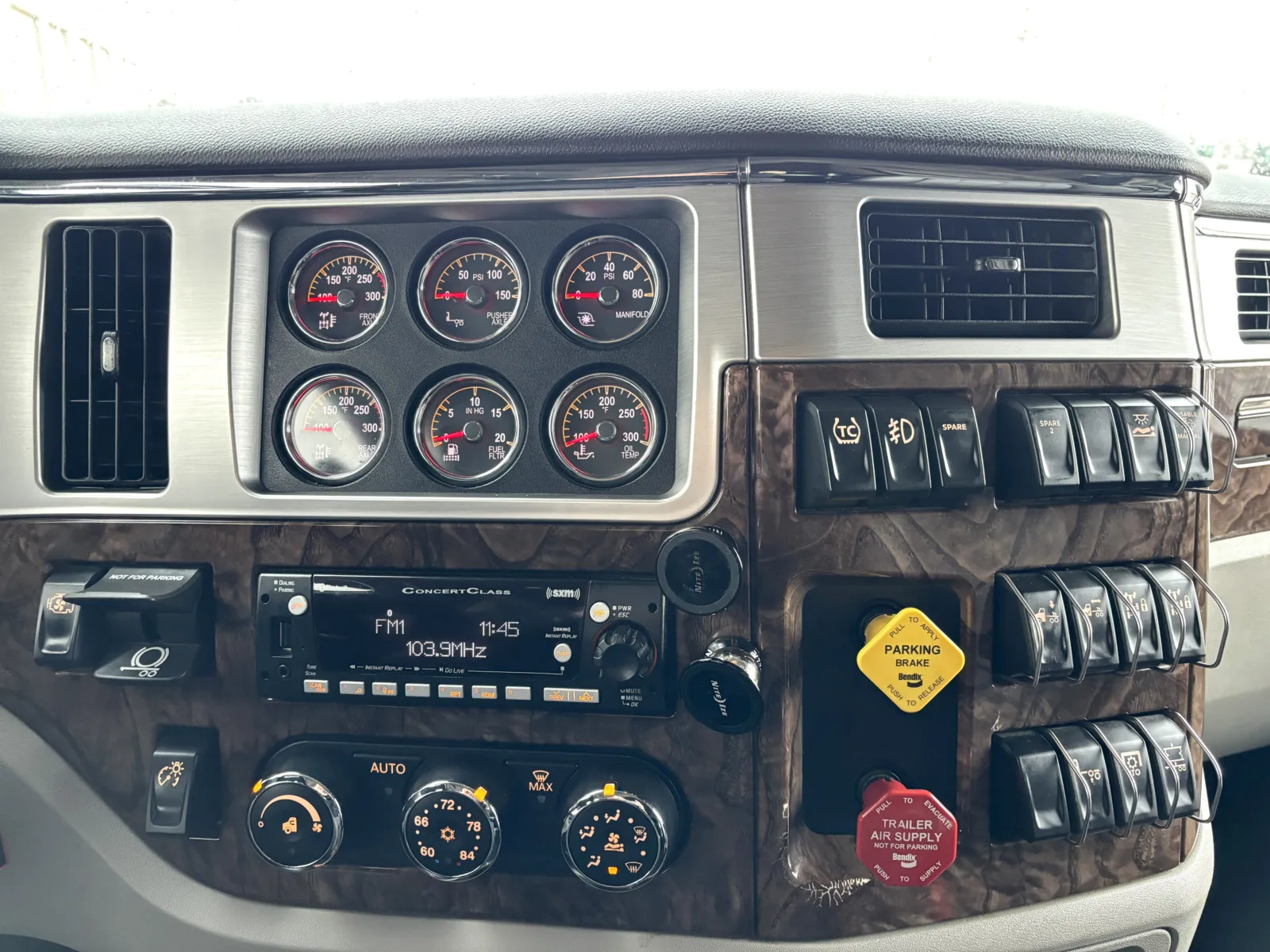 2025 Peterbilt - image 18