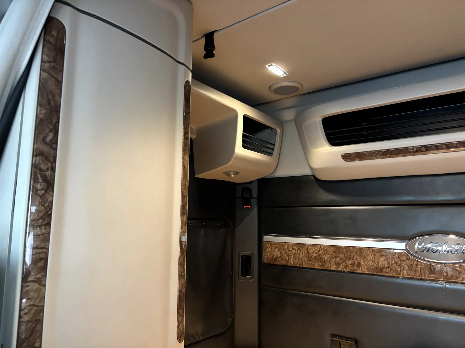 2025 Peterbilt - image 22