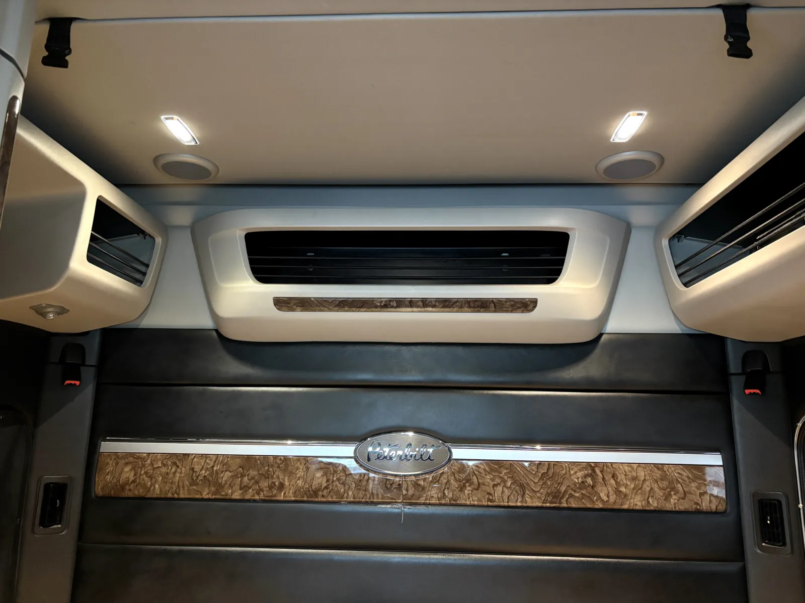 2025 Peterbilt - image 23