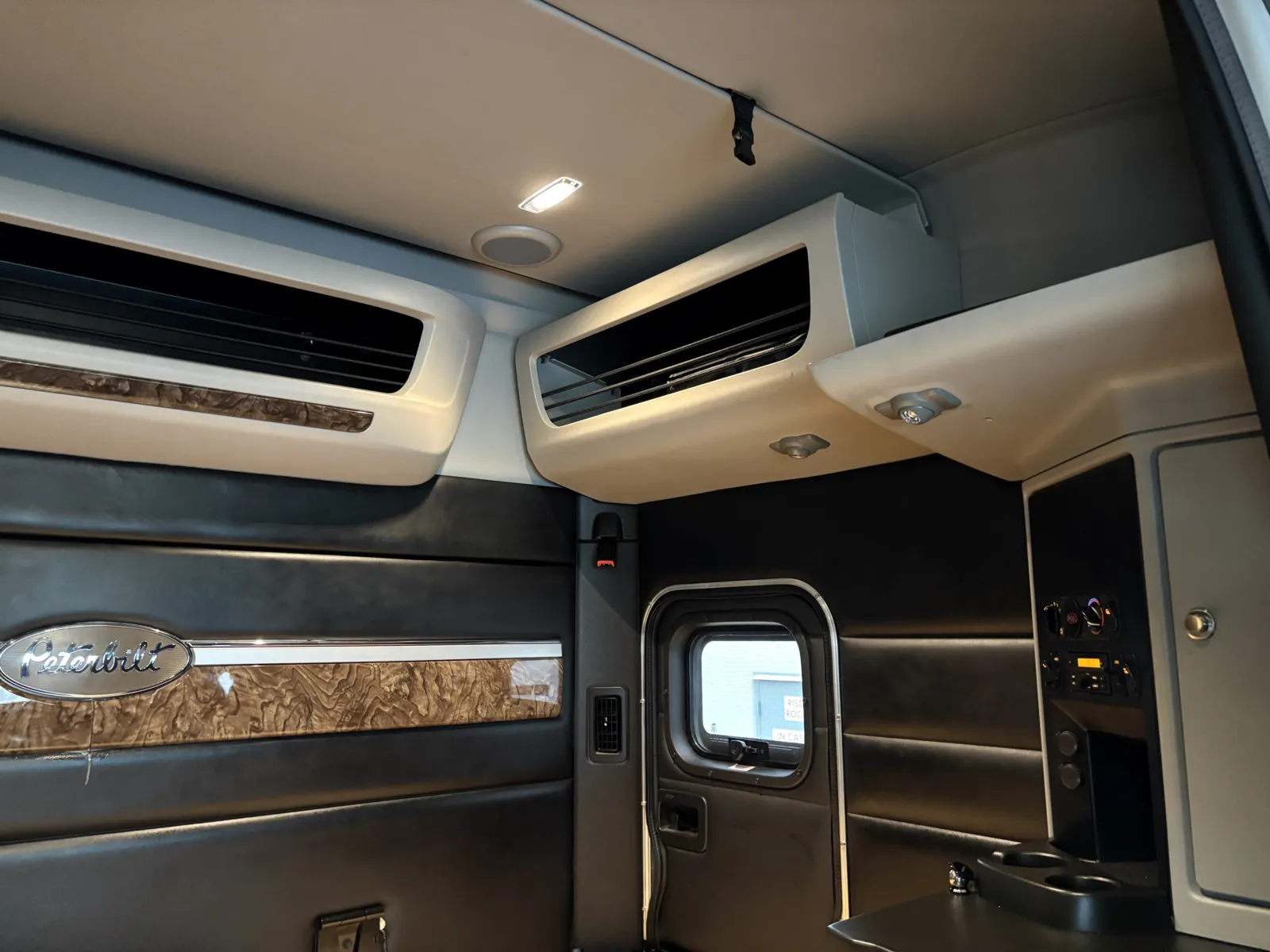 2025 Peterbilt - image 24