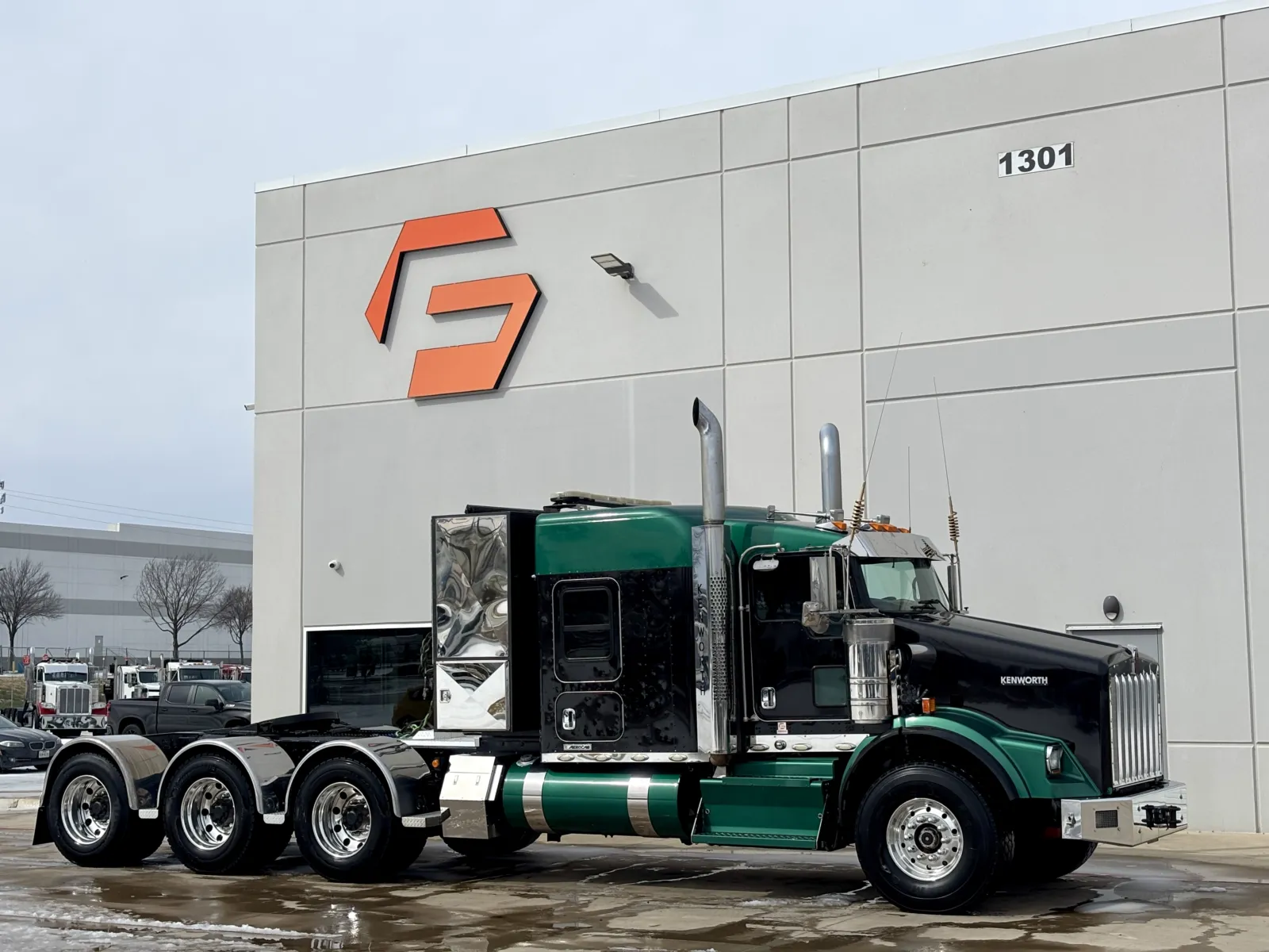 2015 KENWORTH T800 for sale in Hutchins, TX