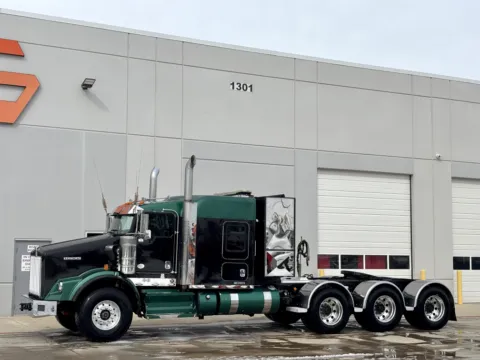 Photos of 2015 KENWORTH T800 for sale in Hutchins, TX at Forge Truck Centers - Texas